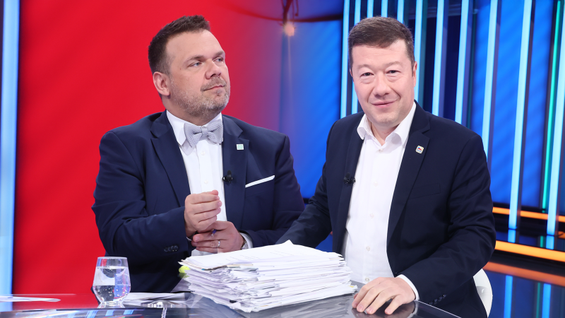 Okamurova slova o banderovcích? Čisté lži, soptil Baxa. Jste fakt zoufalej, namítl předseda SPD