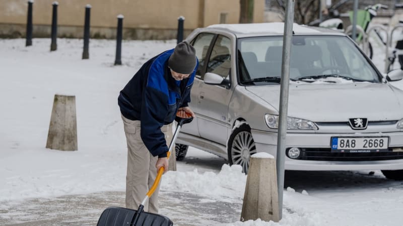 Sněhová smršť zasáhne Česko, meteorologové vydali výstrahu. Podívejte se, kde hrozí nebezpečí