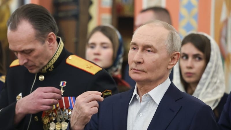 Ruští bojovníci jsou jako Ježíš, kázal Putin dětem v chrámu. Válku označil za svaté poslání