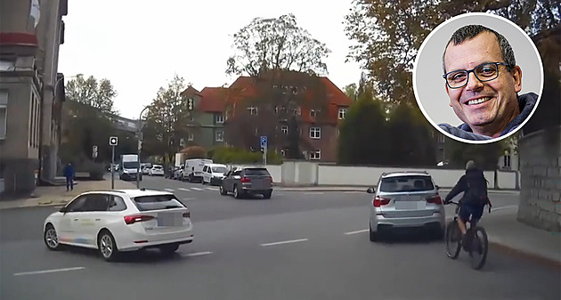 Půlka řidičů nedá na kruháči blinkr, říká instruktor. Čechy tepe i za kulturu jízdy