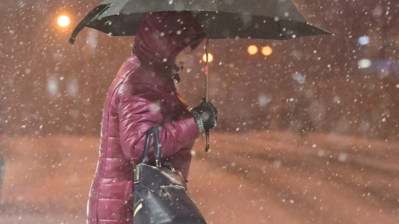 V Česku udeřil mrazivý arktický vzduch: Teploty se přiblíží k -20 °C, hrozí sněhové jazyky