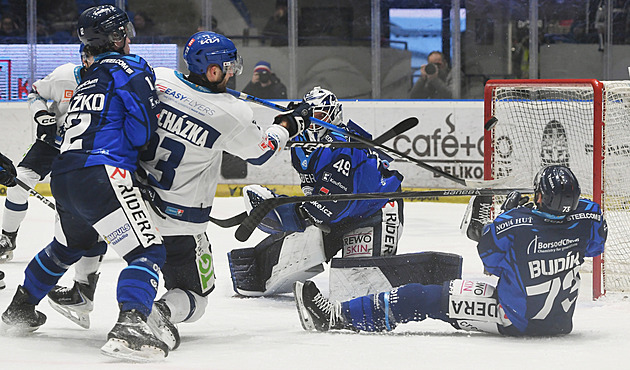 ONLINE: Kladno i Kometa vedou, Litvínov v derby srovnává. Třinec předčil Spartu