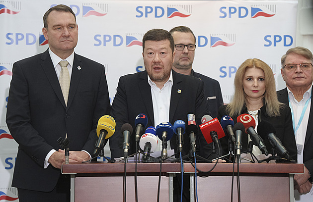 Opozice zkusí sesadit Okamuru. Nemůže vystupovat jako mluvčí Kremlu, řekl Havel