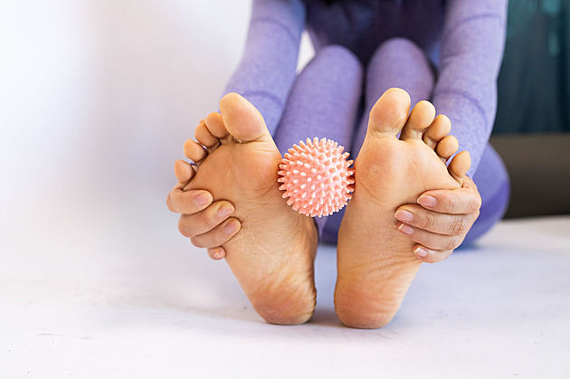 Cvičení při deformaci nohou? Ideálně denní a doživotní návyk, radí fyzioterapeut