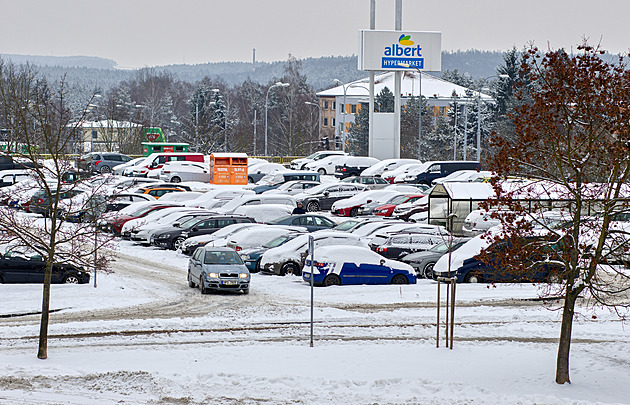 Míst pro parkování neubude, slibuje Plzeň lidem ze Severního Předměstí
