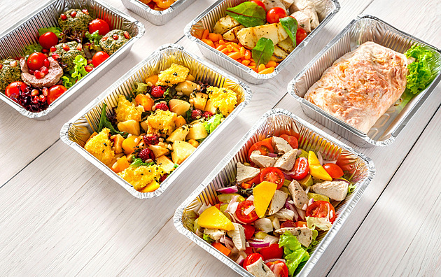 Průzkum: Obědy se přesouvají z restaurací do firemních kuchyněk