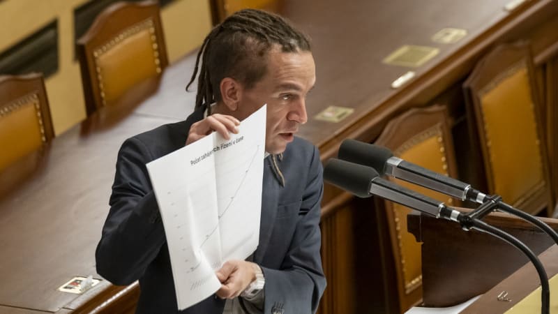 Neslintejte nám na Pirátky, pustil se Bartoš do Babiše. Budu si říkat, co chci, namítl premiér