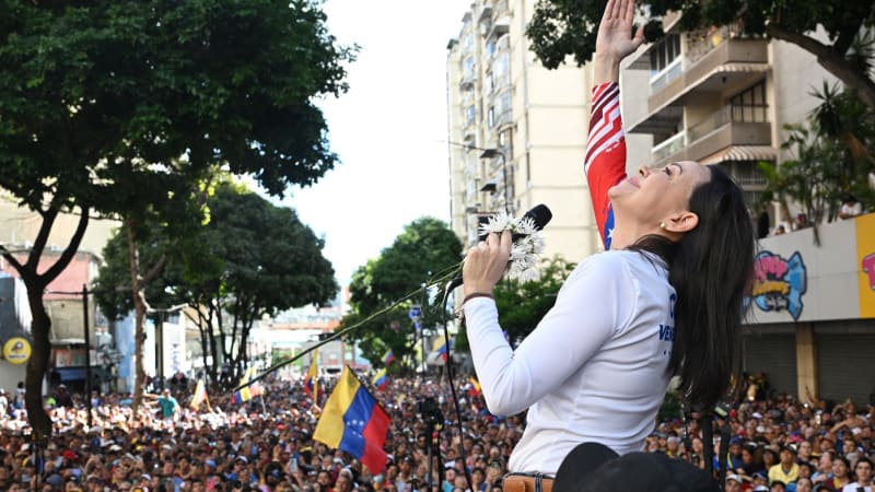 Lídryně venezuelské opozice Machadová dala Trumpovi svou Nobelovu cenu. Sám si o ni dřív řekl