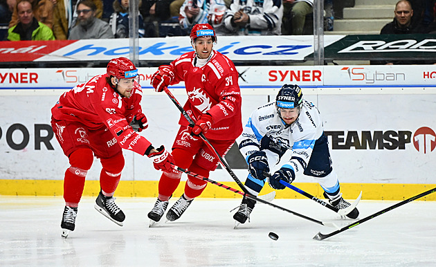 ONLINE: Třinec snižuje v Liberci, Hradec vede nad Kladnem, Vary v Olomouci