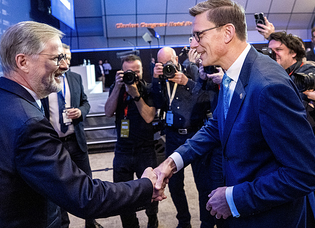 Začalo hodinové grilování kandidátů na nového šéfa ODS, Fialova nástupce