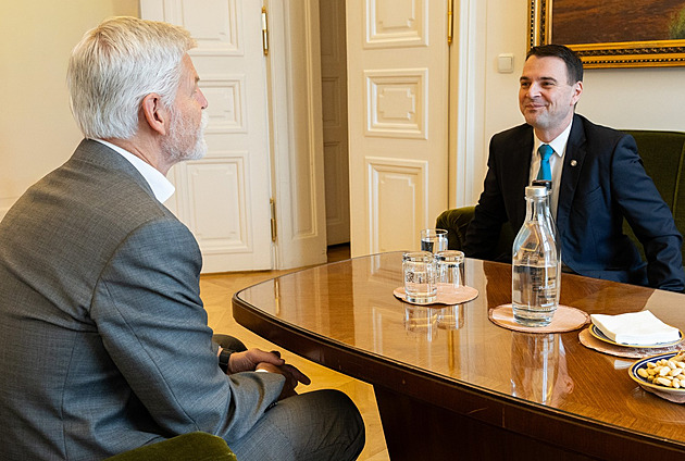 Prezident je jako slon v porcelánu, vadí Macinkovi nabídka letounů Ukrajině