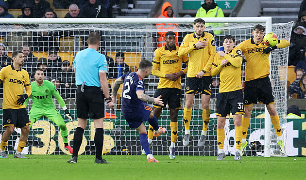 Wolves s Krejčím udrželi proti Newcastlu nulu, Aston Villa nestačila na Everton