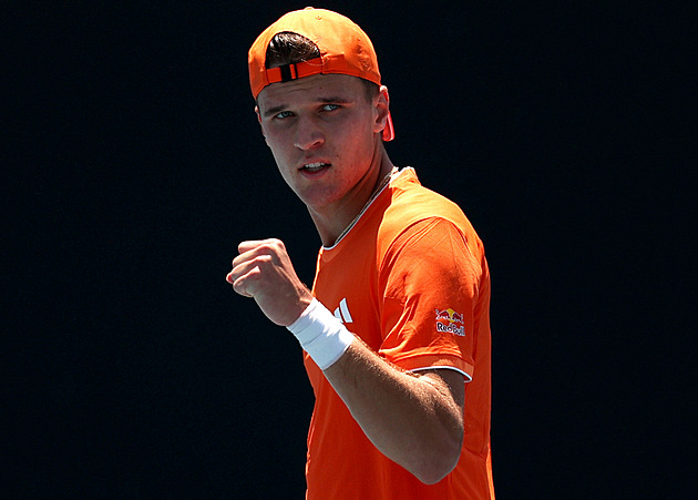 Australian Open ONLINE: Menšík vydřel obrat, uspěly i Plíšková či Valentová