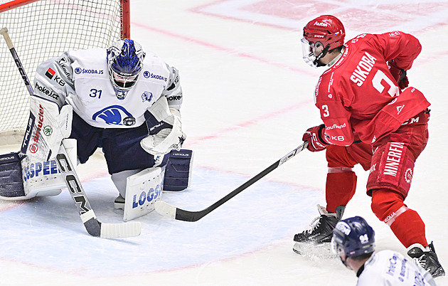 ONLINE: Malík vychytal nájezdy proti Třinci. Sparta po trefě Kousala vede nad Hradcem