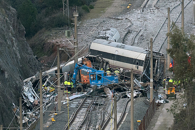 Španělé dál objasňují tragický střet vlaků. Na podvozcích byly nezvyklé škrábance