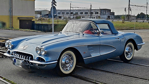 Vyvolávací cena 2,8 milionu. Stát draží ikonické veterány, ukázal jejich fotky