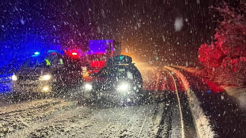 Ledovka ochromila české dálnice: Kvůli nehodám stála D1 i D2. Jezděte opatrně, apeluje policie