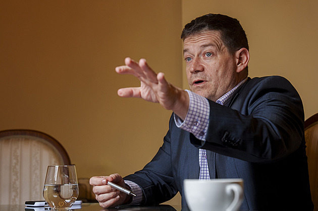 Pavel už zahájil kampaň, říká Nacher. Mluví i o údajné dohodě Motoristů s Hradem