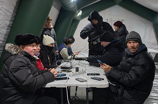 „Neuvěřitelné.“ Češi vybrali na mrznoucí Ukrajinu 29 milionů za 40 hodin