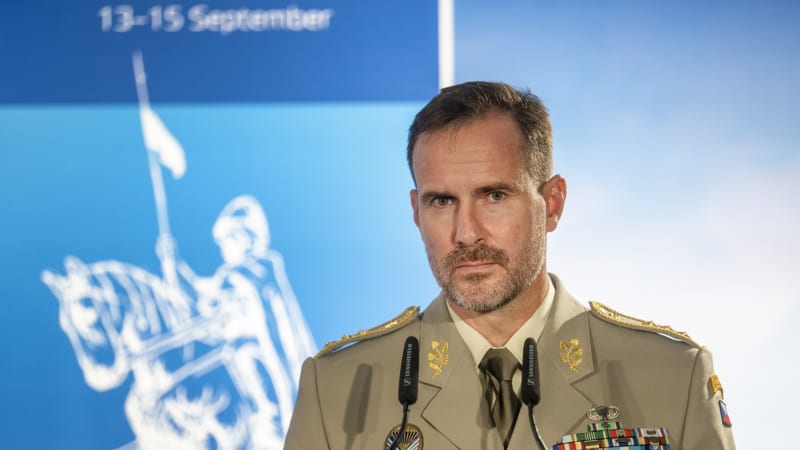 Do sporu prezidenta s vládou vstoupil Řehka. Armáda může L-159 Ukrajině darovat, řekl