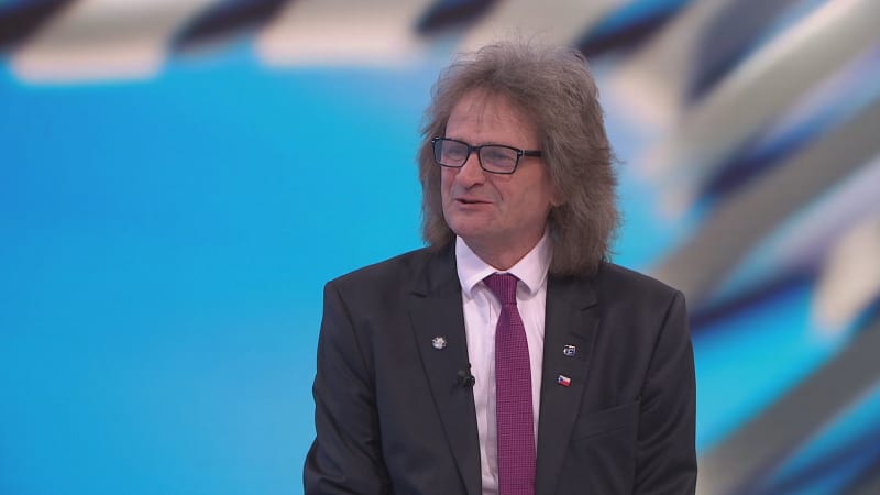 Dánové ať si to vyřídí sami. Američané neměli z Grónska odcházet, míní Ševčík