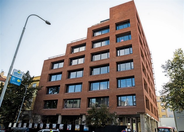 Další ostraha i školení. Radnice po střelbě v Chřibské posilují bezpečnost úřadů