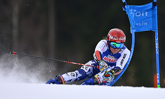 Zraněné koleno, hledání lyží. Jelínkovou ale ve Špindlu těšili fanoušci: Hukot