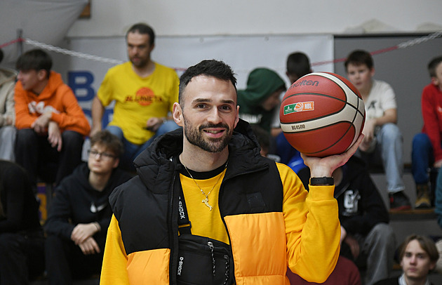 Česko je pro život lepší než USA. Basket tady má na víc, tvrdí americký influencer