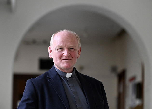 Nestačím pokrývat poptávku, světoví lídři potřebují pomoc, říká exorcista