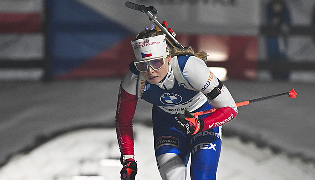 Biatlon ONLINE: Voborníkovou brzdí chyby na stojce, Plecháčová ve třetí desítce