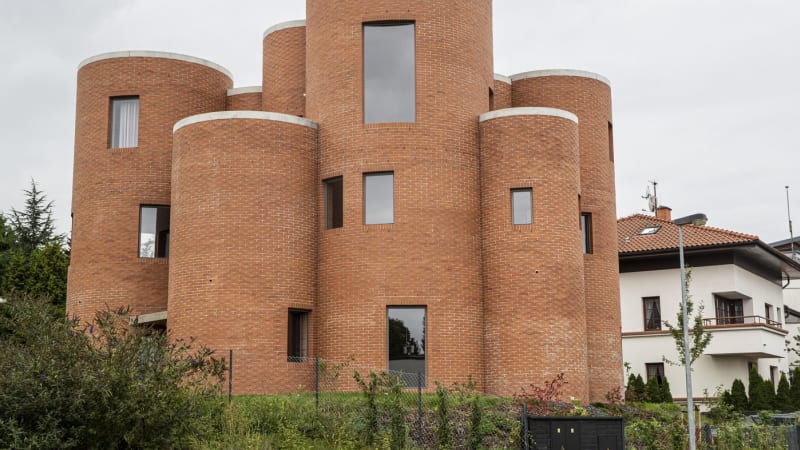 Z Okamurova domu je Společnost pro podporu Ukrajiny, ukazují Google mapy. Sbírá nadšené recenze