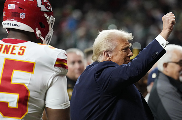 Trump letos vynechá Super Bowl. Má to daleko, pustil se i do vystupujících umělců