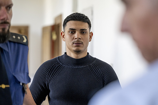 Zmlátil muže, okradl ho a nechal pomalu zemřít. Soud potvrdil mladíkovi 18 let