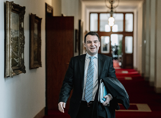 Macinka musí rezignovat, požadují šéfové opozičních stran