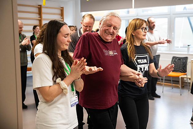 Tancem proti Parkinsonovi. Lekce pomáhají ztuhlým svalům, mozku i duši
