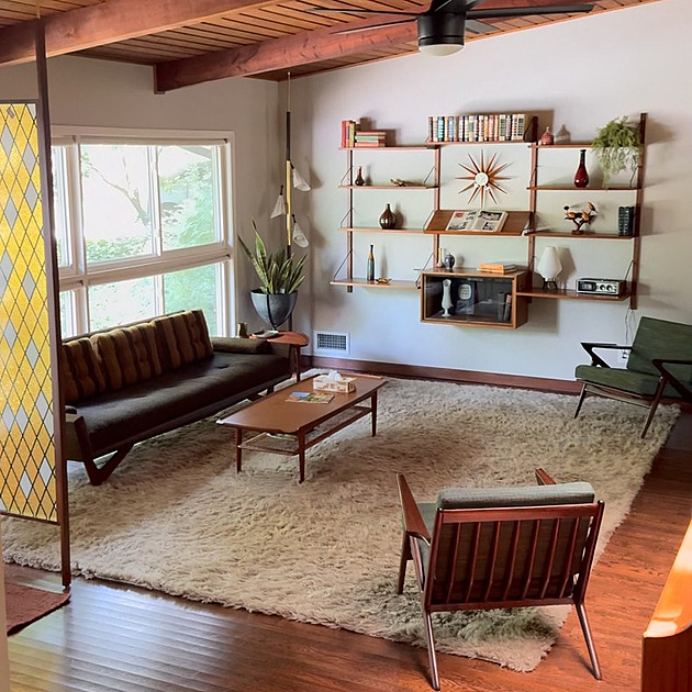 Dům si zařídili v retro stylu, jeho cena několikanásobně stoupla