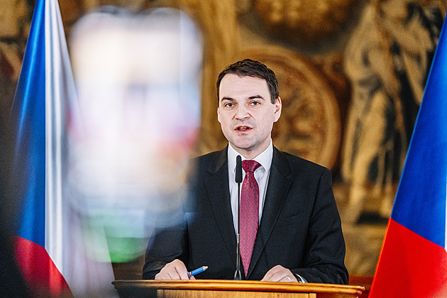 Macinka zavedl mírnější pravidla pro cesty ruských diplomatů do Česka