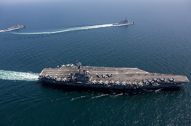 Čas dochází, varuje Trump Írán. Hrozí větší flotilou, než jakou poslal k Venezuele