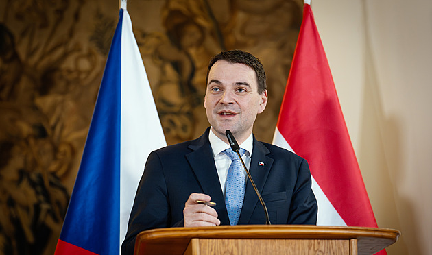 Dokud Rusko útočí na Ukrajinu, není důvod změkčovat sankce, řekl Macinka v Bruselu