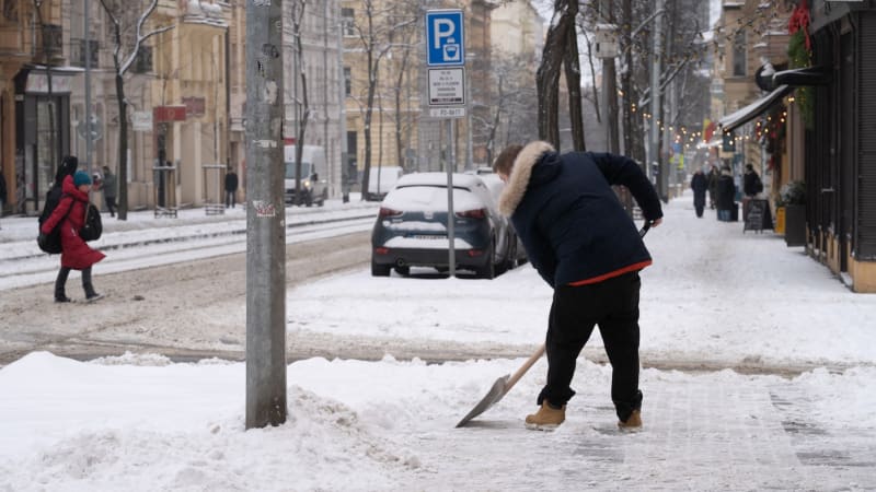 Česko zasypává sněhová nálož. MAPA ukazuje, kolik napadne u vás