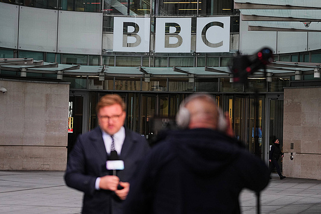BBC se (už zase) omlouvá Židům. Britskou stanici obviňují z popírání holokaustu