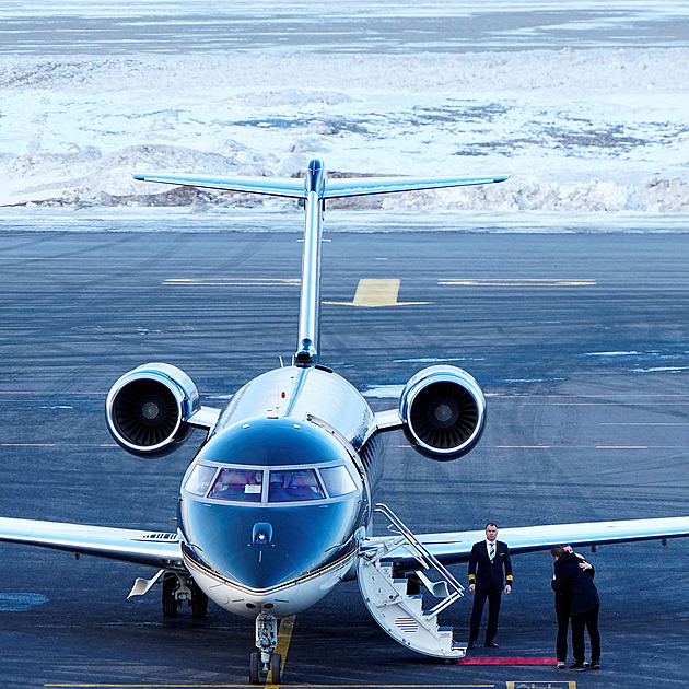 Do letadla s dánskou premiérkou se dostal cizí muž. Grónské úřady tají podrobnosti