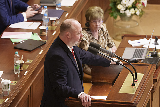 To, že teď zákon chrání státní úředníky, je mýtus, řekl ministr Tejc