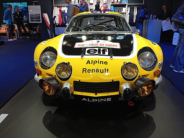 Legendy i exoti. Na veteránskou slavnost do Paříže přivezla závoďáky i Škoda