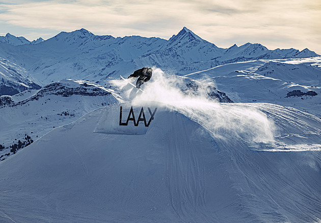Švýcarské Alpy v rytmu freestylu. Laax Open nabídl triky na hraně nemožného