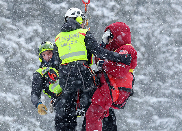 Sjezd v Crans Montaně je zrušený. Tři lyžařky upadly, pro Vonnovou letěl vrtulník