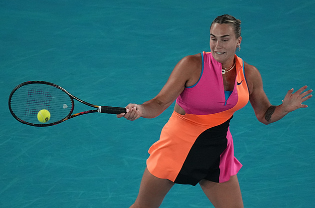 Australian Open ONLINE: Souboj ranařek o titul. Rybakinová nad Sabalenkovou vede