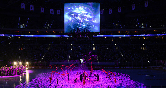 Ferrari v hale, boj s noční můrou či pocta Nečasovi. Jak hokejová Sparta vzdala hold