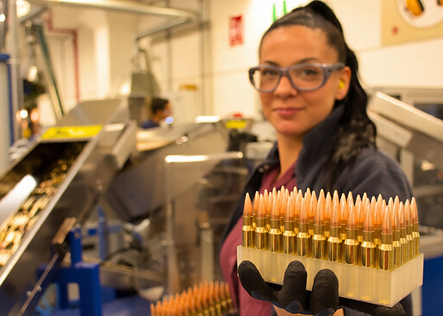 Zlaté náboje pro olympioniky i Bonda. Češi vládnou italské továrně na munici