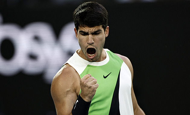 Australian Open ONLINE: Boj o titul i zápis do historie. Djokovič odpadá, Alcaraz vede